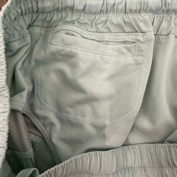 Lululemon Shorts Mint Color Size 6 - Picture 6 of 6